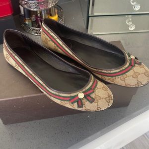 Authentic Gucci shoes for sale size 40